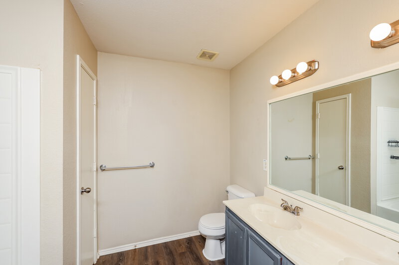 2,655/Mo, 3032 Picket Fence Drive Lancaster, TX 75134 Bathroom View