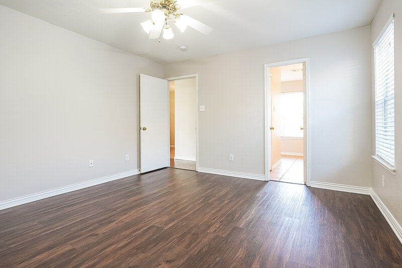 2,530/Mo, 9741 Stoney Bridge Rd Fort Worth, TX 76108 Main Bedroom View 2