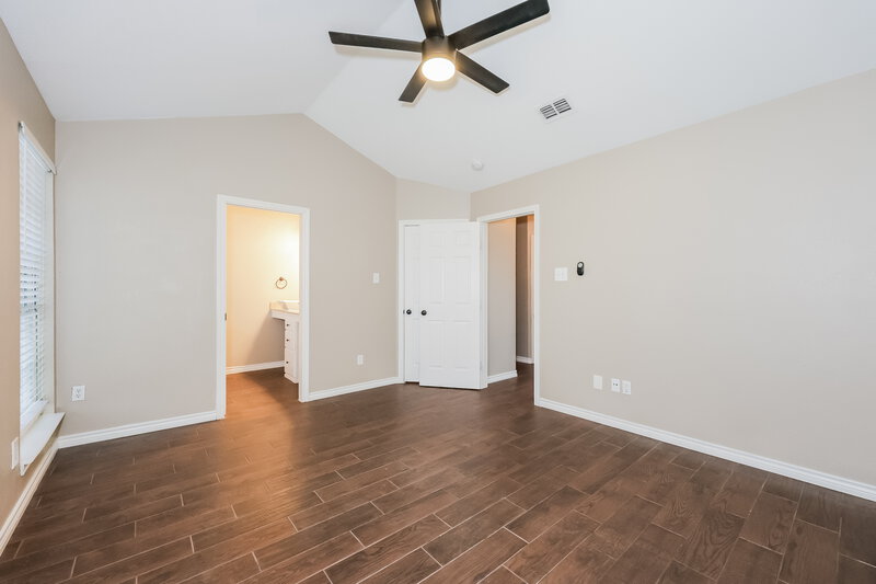 2,030/Mo, 123 Woodcreek Dr Rockwall, TX 75032 Main Bedroom View 2