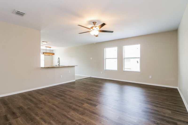 2,345/Mo, 1624 Queens Brook Ln Fort Worth, TX 76140 Living Room View