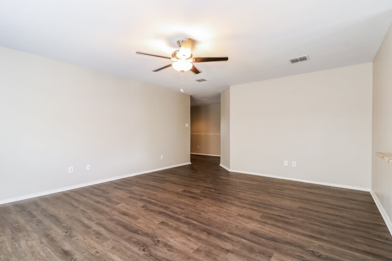 2,345/Mo, 1624 Queens Brook Ln Fort Worth, TX 76140 Living Room View 2