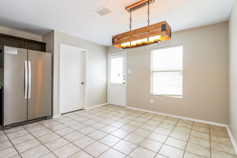 2,345/Mo, 1624 Queens Brook Ln Fort Worth, TX 76140 Dining Room View
