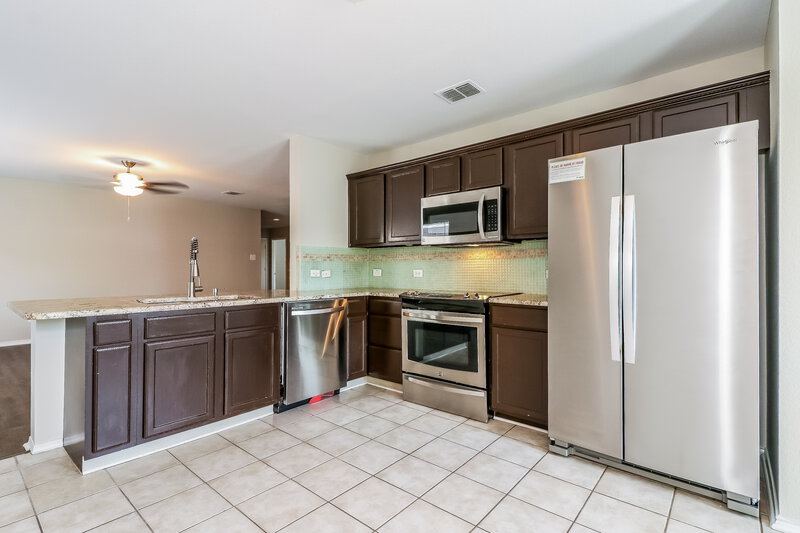 2,345/Mo, 1624 Queens Brook Ln Fort Worth, TX 76140 Kitchen View