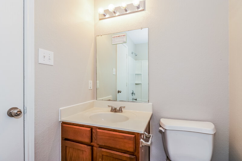2,345/Mo, 1624 Queens Brook Ln Fort Worth, TX 76140 Bathroom View