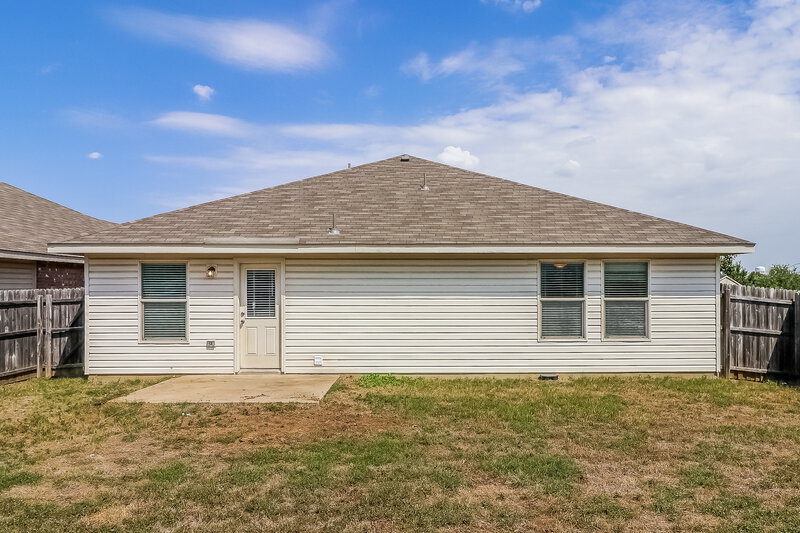 2,345/Mo, 1624 Queens Brook Ln Fort Worth, TX 76140 Rear View