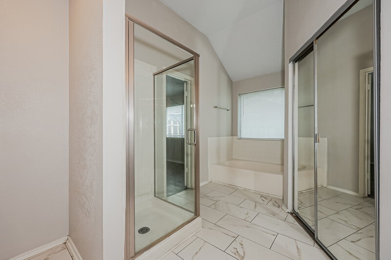 2,125/Mo, 2221 Collier Court Lancaster, TX 75146 Main Bathroom View 2