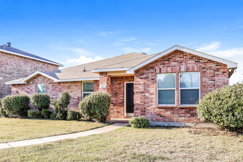 2,160/Mo, 1027 Clear Stream Drive Lancaster, TX 75134 Front View