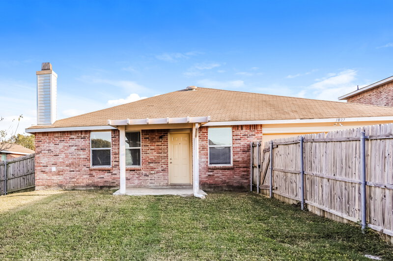 2,160/Mo, 1027 Clear Stream Drive Lancaster, TX 75134 Rear View 2