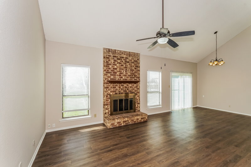 2,510/Mo, 2200 Wembley Downs Dr. Arlington, TX 76017 Living Room View