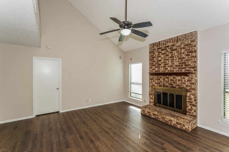 2,510/Mo, 2200 Wembley Downs Dr. Arlington, TX 76017 Living Room View 2