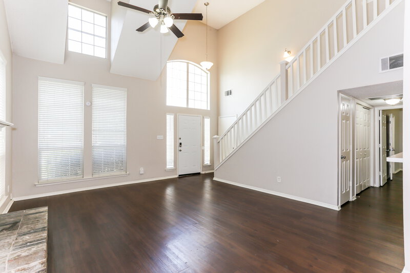 2,360/Mo, 317 Pebblebrook Ln. Glenn Heights, TX 75154 Living Room View
