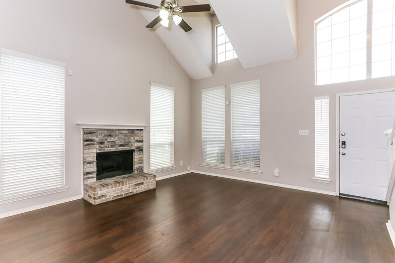 2,360/Mo, 317 Pebblebrook Ln. Glenn Heights, TX 75154 Living Room View 2