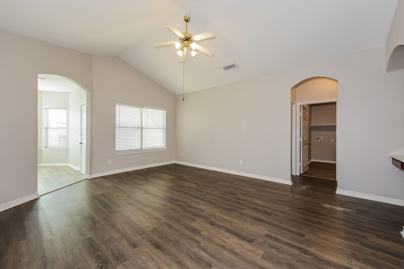 1,800/Mo, 9328 Rhoni Ct Fort Worth, TX 76140 Living Room View 3