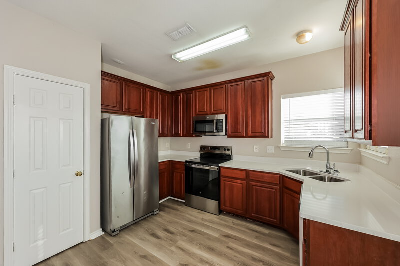 1,800/Mo, 9328 Rhoni Ct Fort Worth, TX 76140 Kitchen View 2