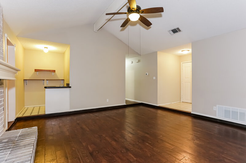 2,620/Mo, 7312 Meadow Creek Dr. Fort Worth, TX 76133 Living Room View