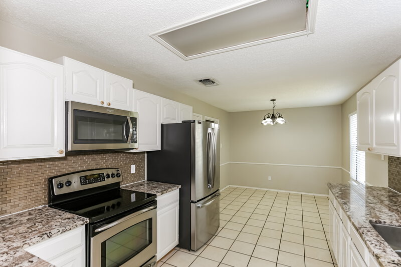 2,620/Mo, 7312 Meadow Creek Dr. Fort Worth, TX 76133 Kitchen View