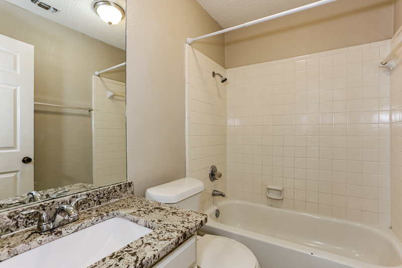 2,620/Mo, 7312 Meadow Creek Dr. Fort Worth, TX 76133 Bathroom View