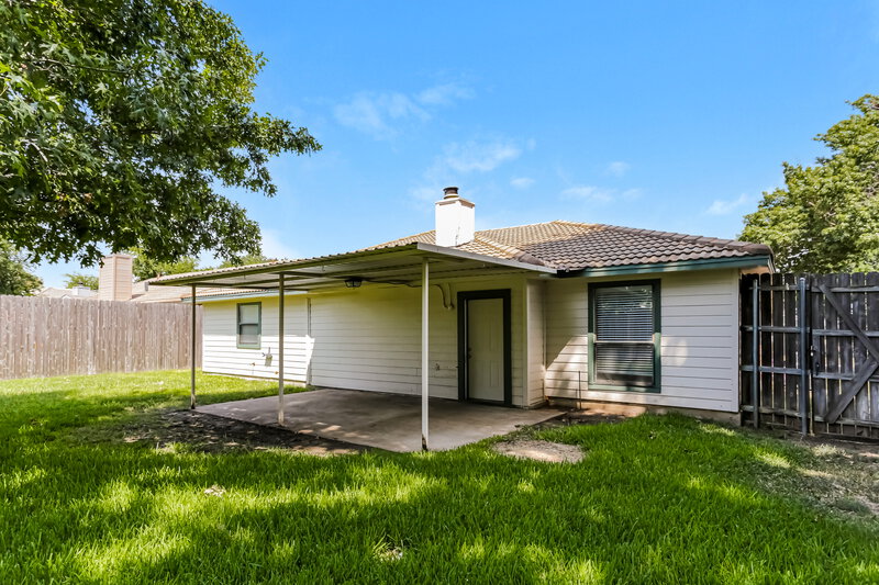 2,620/Mo, 7312 Meadow Creek Dr. Fort Worth, TX 76133 Rear View