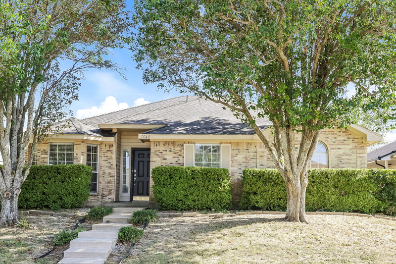 2,120/Mo, 1040 Glencrest Dr. Cedar Hill, TX 75104 External View
