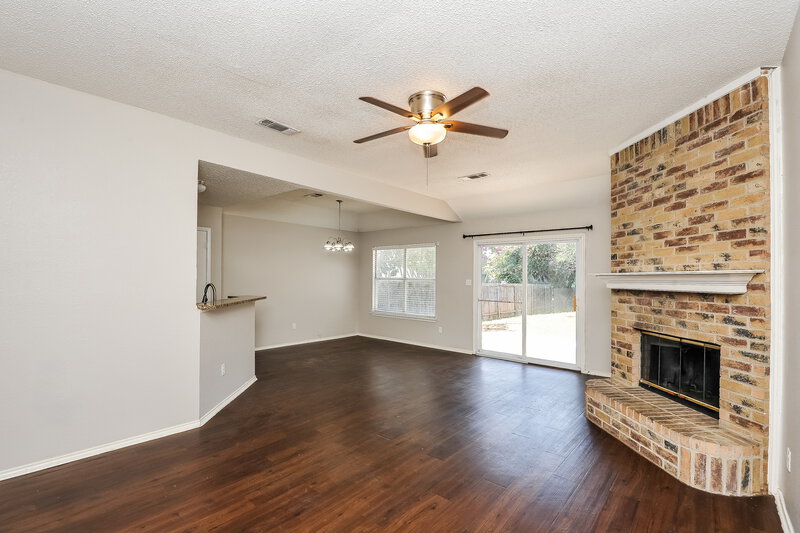 1,945/Mo, 1040 Glencrest Dr. Cedar Hill, TX 75104 Living Room View