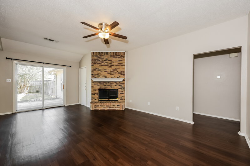 2,120/Mo, 1040 Glencrest Dr. Cedar Hill, TX 75104 Living Room View