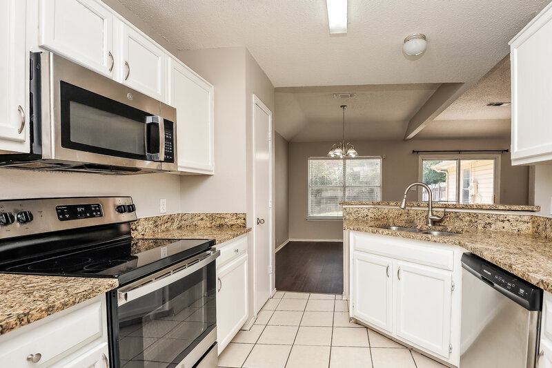 1,945/Mo, 1040 Glencrest Dr. Cedar Hill, TX 75104 Kitchen View 2