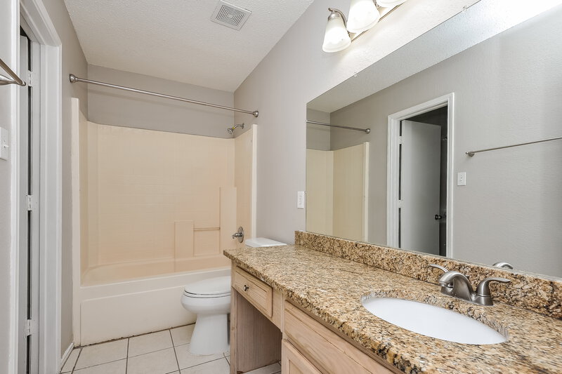 1,945/Mo, 1040 Glencrest Dr. Cedar Hill, TX 75104 Main Bathroom View