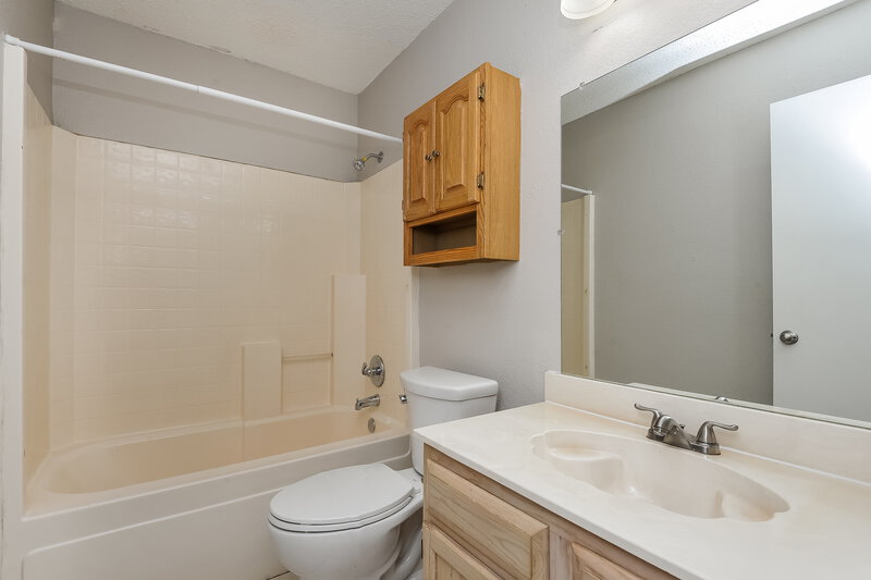 1,945/Mo, 1040 Glencrest Dr. Cedar Hill, TX 75104 Bathroom View