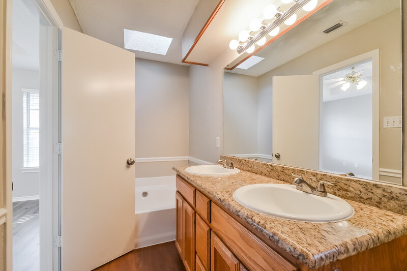 1,695/Mo, 1208 Audra Lane Denton, TX 76209 Main Bathroom View