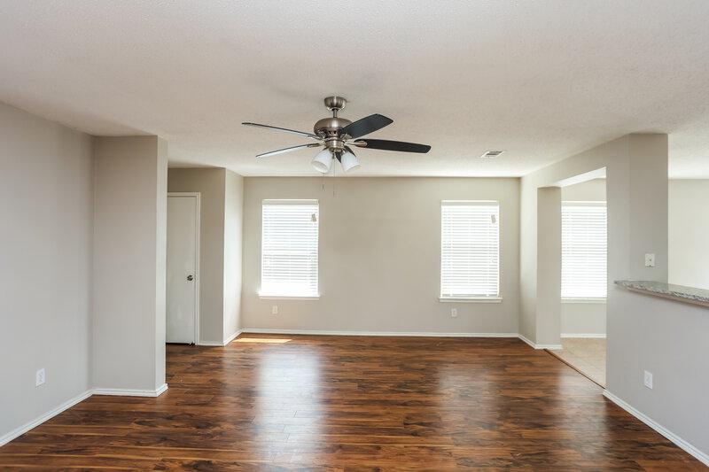 2,390/Mo, 604 Snapdragon Ln Desoto, TX 75115 Living Room View 2