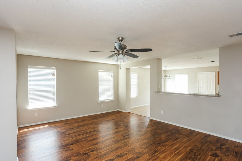 2,390/Mo, 604 Snapdragon Ln Desoto, TX 75115 Living Room View 3