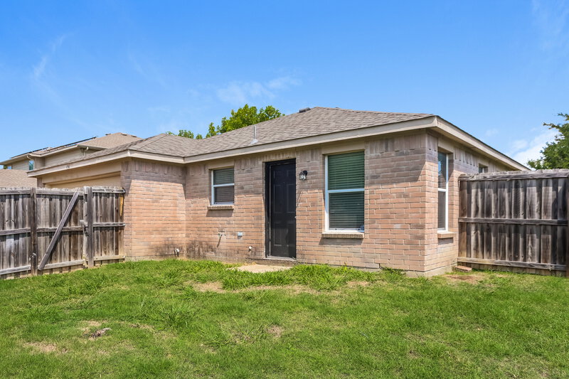 2,390/Mo, 604 Snapdragon Ln Desoto, TX 75115 Rear View