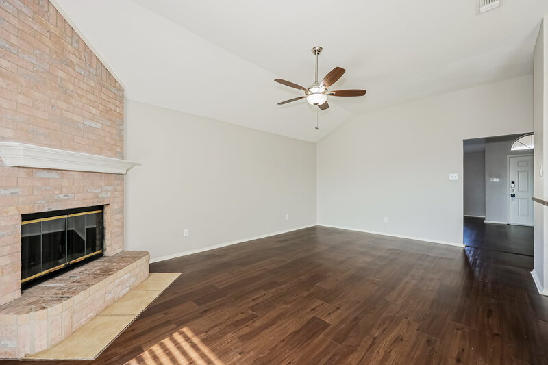 2,150/Mo, 2602 Pioneer Ln Lancaster, TX 75146 Living Room View