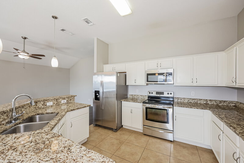 2,150/Mo, 2602 Pioneer Ln Lancaster, TX 75146 Kitchen View