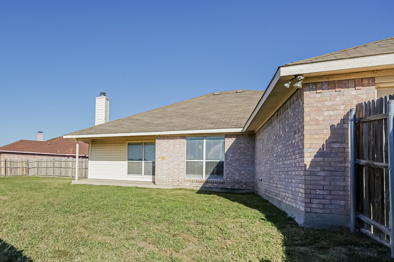 2,150/Mo, 2602 Pioneer Ln Lancaster, TX 75146 Rear View 2