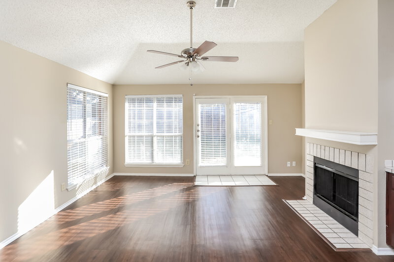 2,260/Mo, 1205 Dandelion Dr Cedar Hill, TX 75104 Living Room View