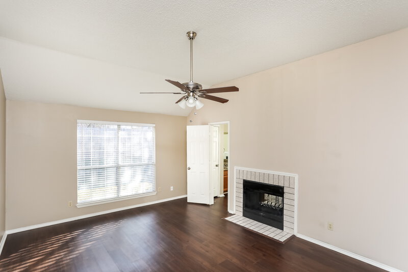 2,260/Mo, 1205 Dandelion Dr Cedar Hill, TX 75104 Living Room View 2