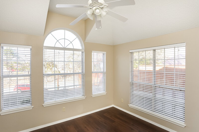 2,260/Mo, 1205 Dandelion Dr Cedar Hill, TX 75104 Office View