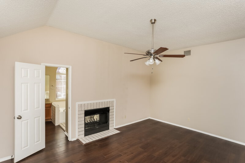 2,260/Mo, 1205 Dandelion Dr Cedar Hill, TX 75104 Main Bedroom View 2