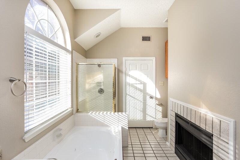 2,260/Mo, 1205 Dandelion Dr Cedar Hill, TX 75104 Main Bathroom View