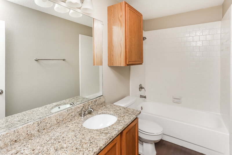 2,260/Mo, 1205 Dandelion Dr Cedar Hill, TX 75104 Bathroom View