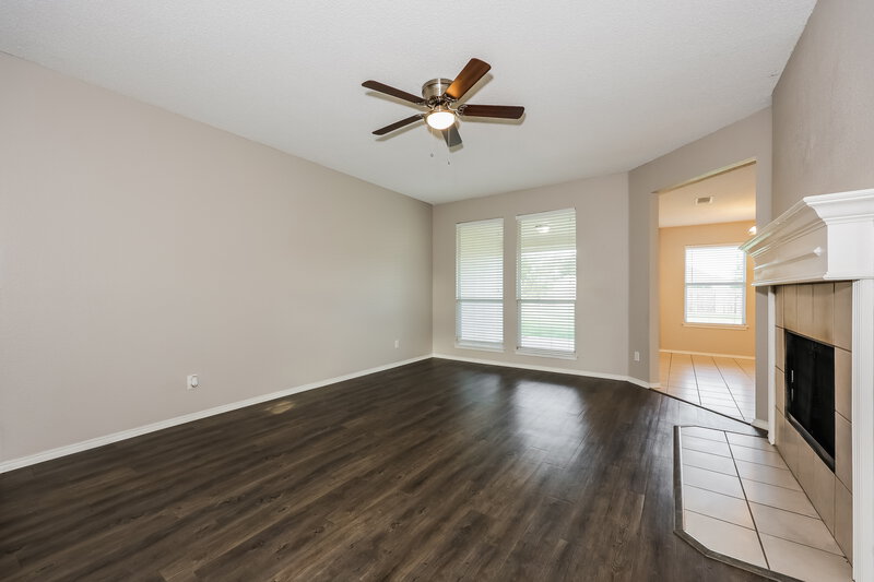 1,985/Mo, 508 Pine St Crowley, TX 76036 Living Room View
