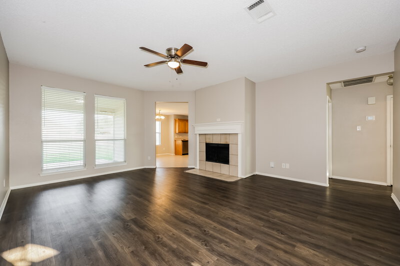 1,985/Mo, 508 Pine St Crowley, TX 76036 Living Room View 3