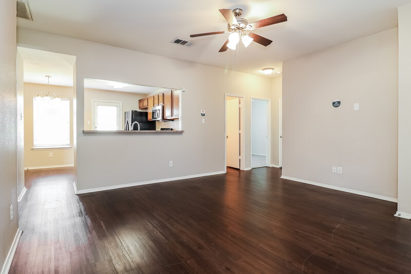 2,200/Mo, 1247 Cleardale Drive Dallas, TX 75232 Living Room View