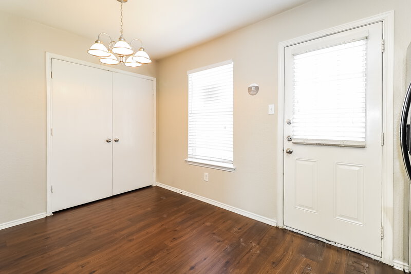 2,200/Mo, 1247 Cleardale Drive Dallas, TX 75232 Dining Room View