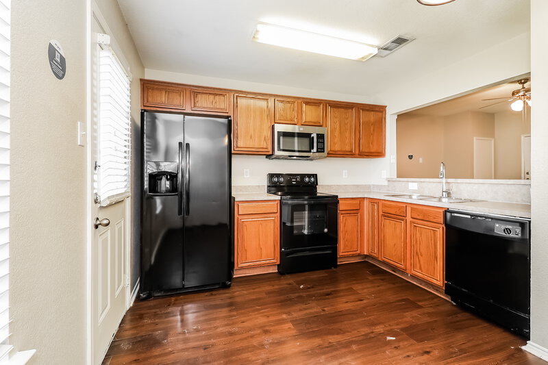 2,200/Mo, 1247 Cleardale Drive Dallas, TX 75232 Kitchen View