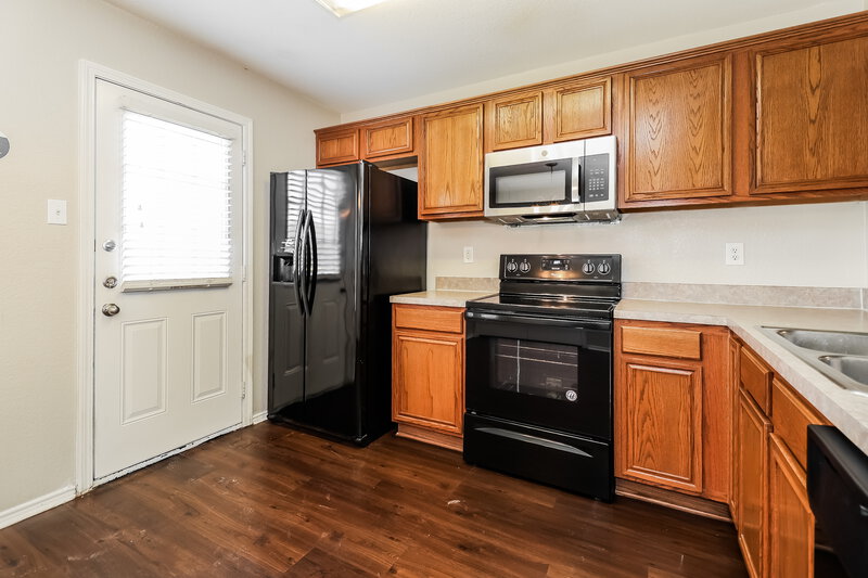 2,200/Mo, 1247 Cleardale Drive Dallas, TX 75232 Kitchen View 2