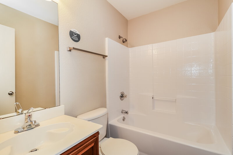 2,200/Mo, 1247 Cleardale Drive Dallas, TX 75232 Bathroom View