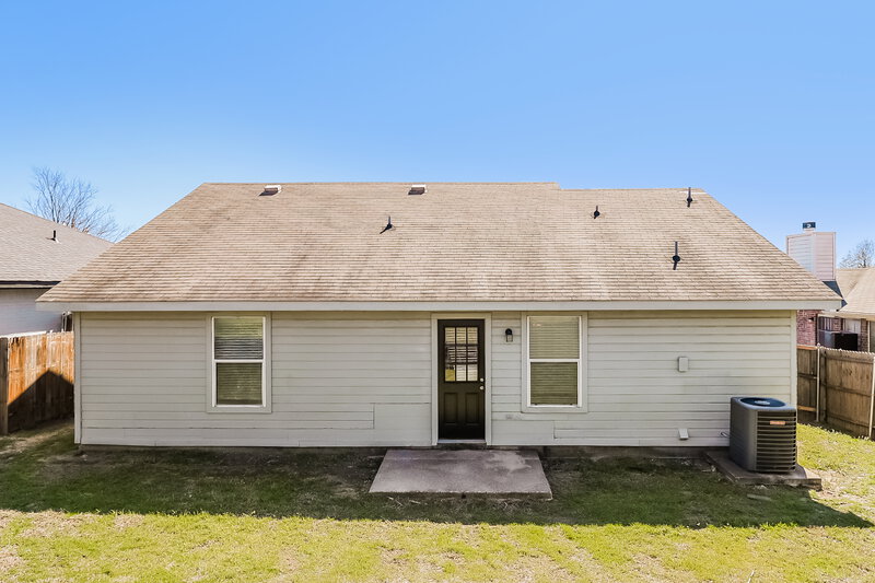 2,200/Mo, 1247 Cleardale Drive Dallas, TX 75232 Rear View