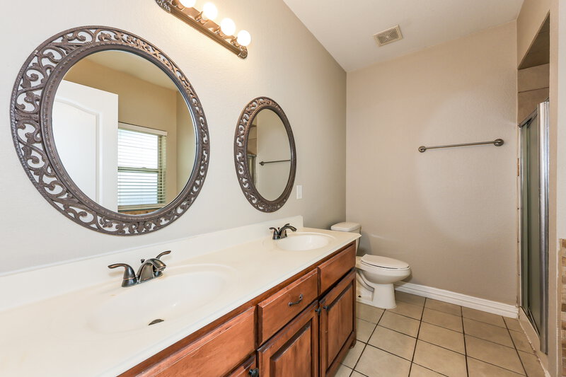 2,320/Mo, 8145 Tanner Ave Fort Worth, TX 76116 Main Bathroom View